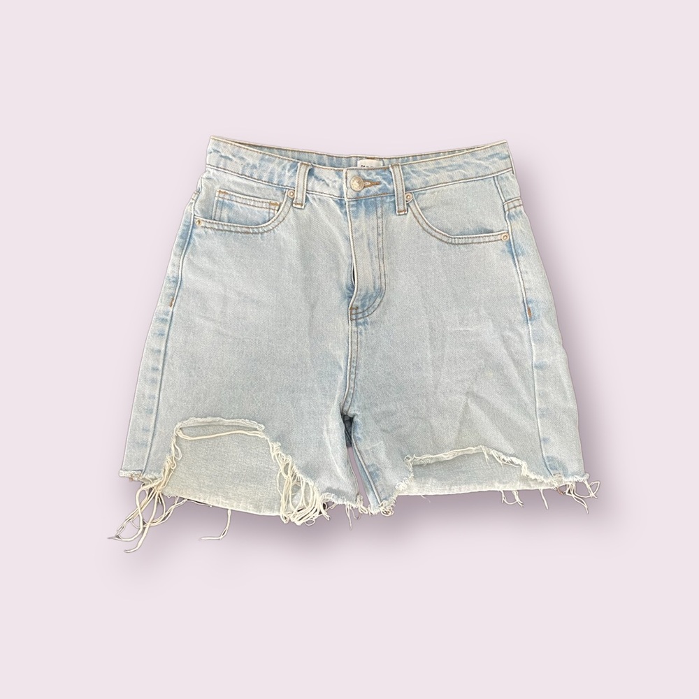 Adorable princess polly shorts in a size 4
